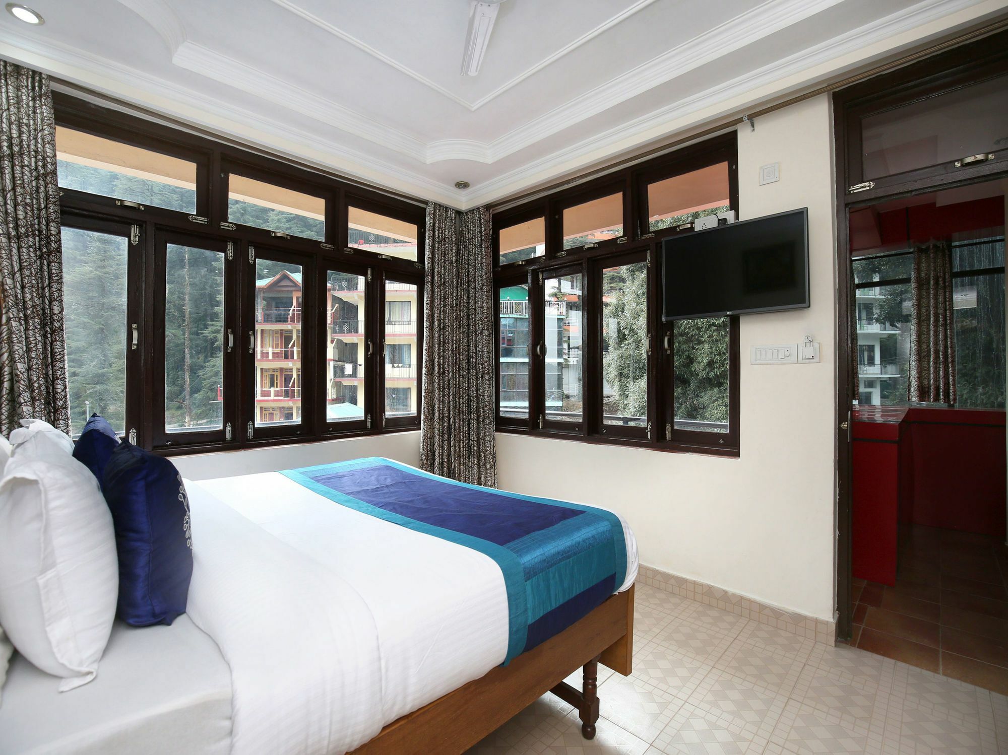 Oyo 9942 Hotel Ravine Дармсала Экстерьер фото